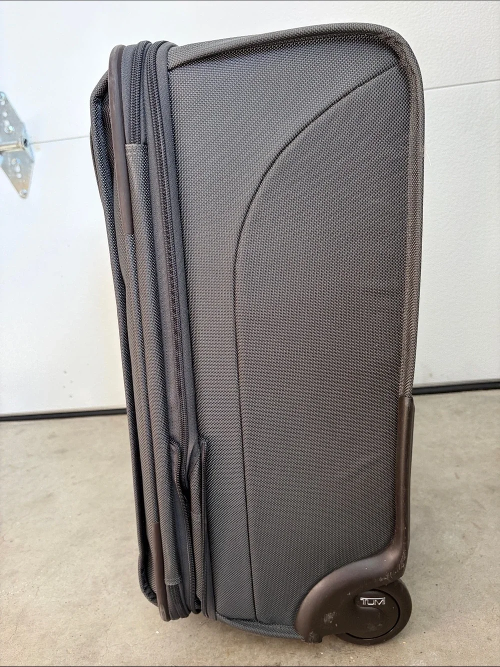 TUMI Alpha 2 Carry-On Luggage Tumi Alpha 22020 Expandable Luggage 22020GY4
